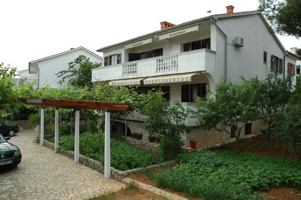 Apartments Jurina Krk Town Buitenkant foto